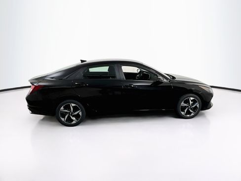 Used 2023 Hyundai Elantra SEL w/ Convenience Package FWD image 4
