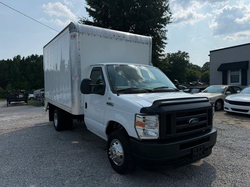 Used 2024 Ford E-350 and Econoline 350 Super Duty w/ Power Windows & Locks Group RWD image 3