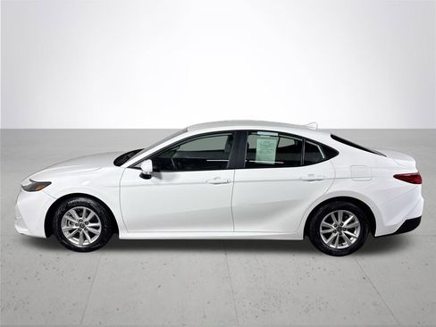 Used 2025 Toyota Camry LE image 9