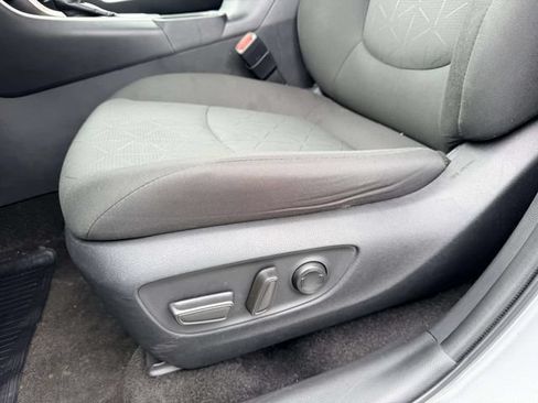 Used 2024 Toyota RAV4 XLE FWD image 15