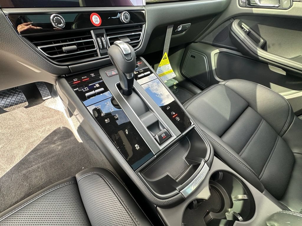 Used 2026 Porsche Macan AWD/4WD image 27