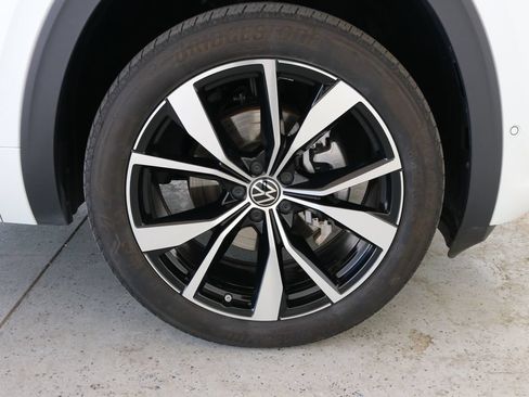 Used 2024 Volkswagen Atlas Cross Sport SEL Premium R-Line AWD/4WD image 51