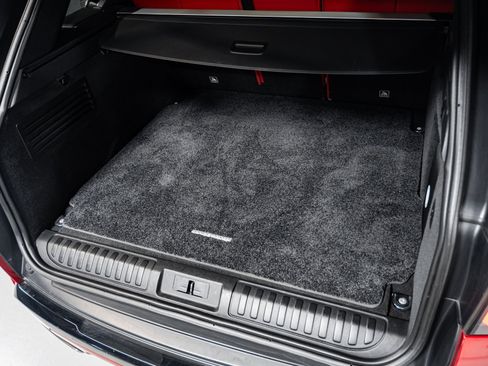 Used 2018 Land Rover Range Rover Sport HSE Dynamic image 32