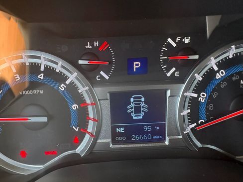 Used 2018 Toyota 4Runner SR5 Premium AWD/4WD image 37