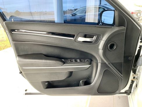 Used 2023 Chrysler 300 Touring image 10