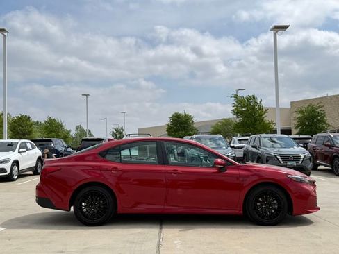 Used 2026 Toyota Camry LE image 6