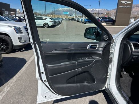 Used 2022 Jeep Grand Cherokee Limited image 9