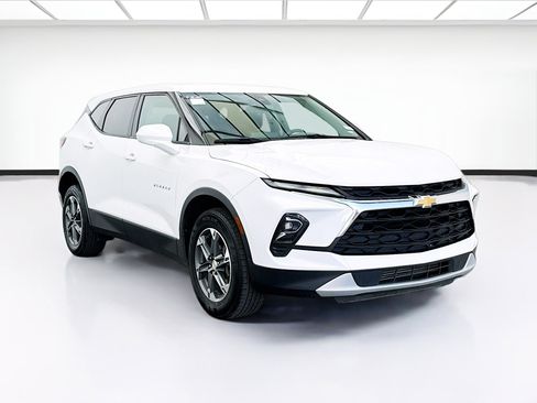 Used 2025 Chevrolet Blazer LT FWD image 3