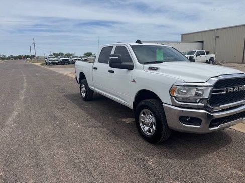 Used 2023 RAM 2500 Tradesman w/ Chrome Appearance Group AWD/4WD image 7