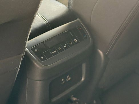 Used 2025 Nissan Pathfinder SV image 24