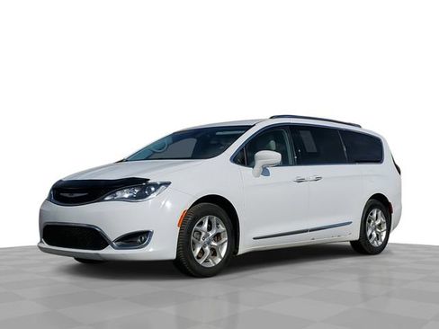 Used 2018 Chrysler Pacifica Touring-L Plus image 1