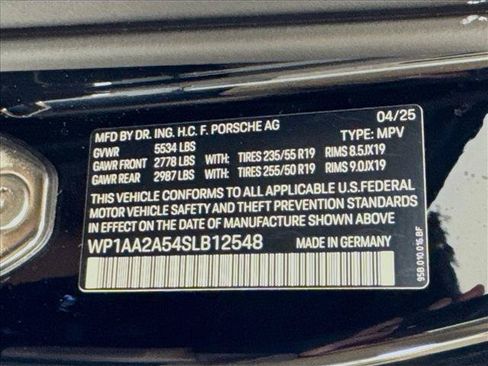Certified 2025 Porsche Macan AWD/4WD image 14