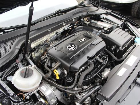 Used 2017 Volkswagen Golf SE image 37