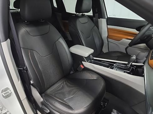 Used 2023 Jeep Compass Limited image 14