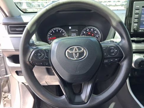 Used 2022 Toyota RAV4 XLE AWD/4WD image 15