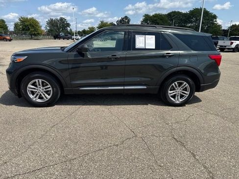 Certified 2023 Ford Explorer XLT w/ Equipment Group 202A AWD/4WD image 3