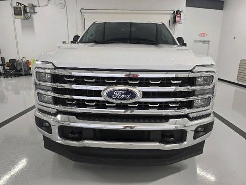 Used 2024 Ford F250 Lariat w/ FX4 Off-Road Package AWD/4WD image 2