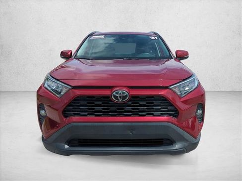 Used 2021 Toyota RAV4 XLE w/ Convenience Package FWD image 2