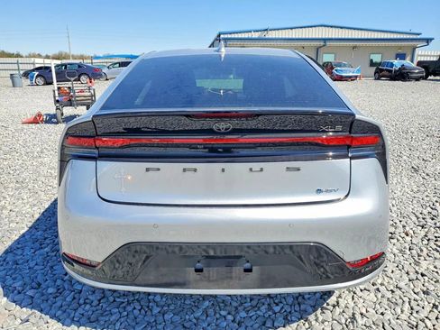 Used 2024 Toyota Prius XLE FWD image 6