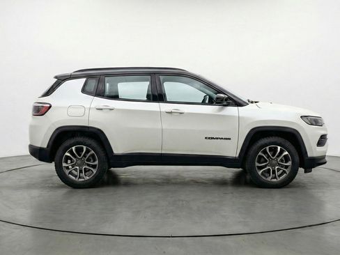 Used 2025 Jeep Compass Trailhawk AWD/4WD image 11