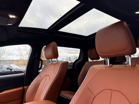 New 2026 Chrysler Pacifica Pinnacle image 28