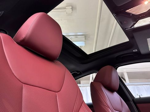 Used 2025 BMW 330i Sedan w/ Convenience Package RWD image 25