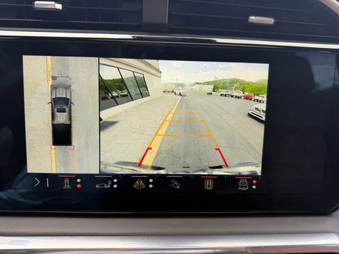 Used 2024 GMC Sierra 3500 Denali Ultimate AWD/4WD image 16