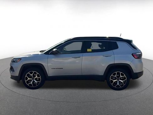 Used 2025 Jeep Compass Limited AWD/4WD image 9