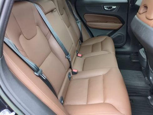 Used 2023 Volvo XC60 B5 Plus w/ Climate Package AWD/4WD image 31