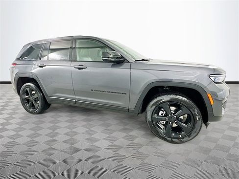 New 2025 Jeep Grand Cherokee Altitude image 3