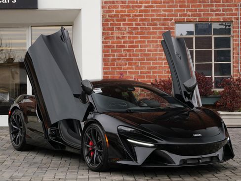 Used 2024 McLaren Artura Performance image 26