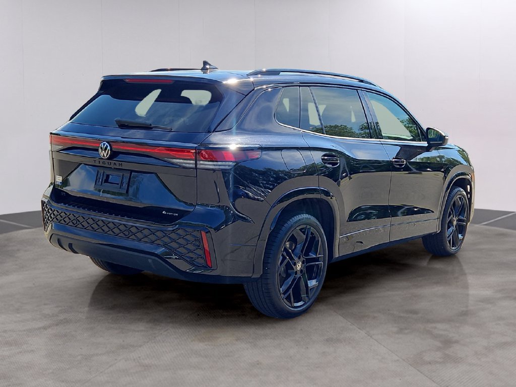 Certified 2026 Volkswagen Tiguan SE R-Line AWD/4WD image 4