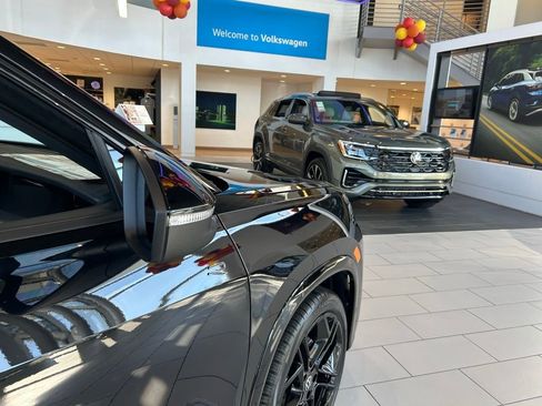 New 2026 Volkswagen Tiguan SE R-Line FWD image 31