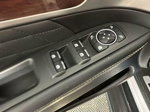 Used 2017 Ford Explorer Platinum AWD/4WD image 10