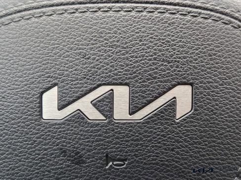 Certified 2025 Kia Telluride LX image 29