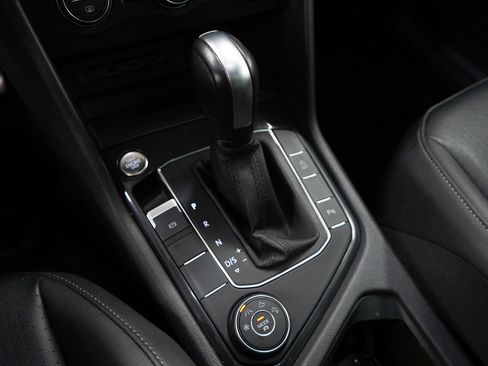 Used 2020 Volkswagen Tiguan SE R-Line image 20