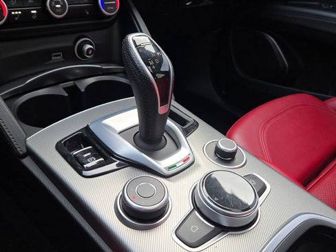 Used 2022 Alfa Romeo Stelvio Veloce image 26