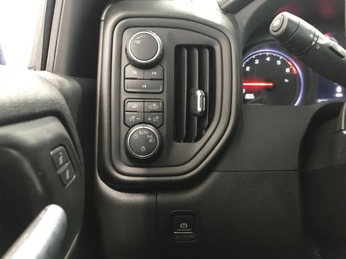 Used 2025 Chevrolet Silverado 2500 Custom w/ Custom Value Package image 17