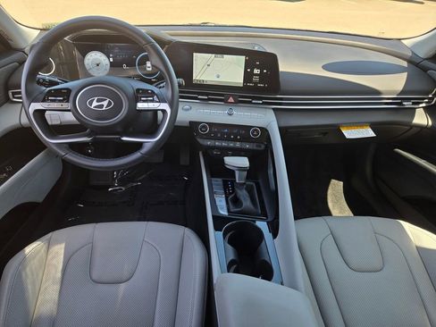 Used 2025 Hyundai Elantra Limited FWD image 14