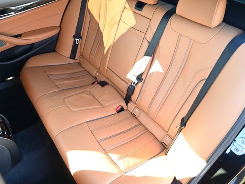 Used 2022 BMW M550i xDrive w/ Premium Package image 43