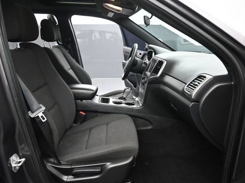 Used 2021 Jeep Grand Cherokee Laredo AWD/4WD image 26