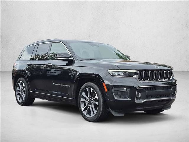Used 2023 Jeep Grand Cherokee Overland AWD/4WD image 3