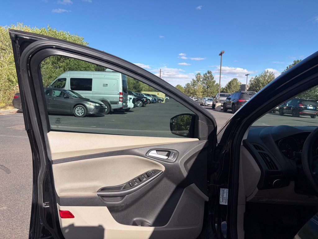 Used 2017 Ford Focus SE FWD image 19