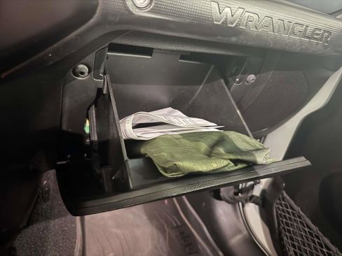 Used 2023 Jeep Wrangler Willys AWD/4WD image 29