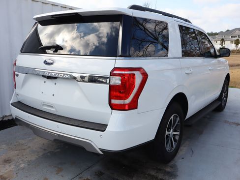 Used 2018 Ford Expedition XLT image 9
