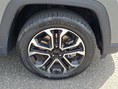 Certified 2024 Jeep Compass Limited AWD/4WD image 9