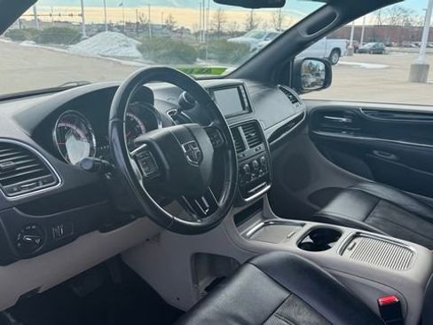 Used 2019 Dodge Grand Caravan SXT image 18
