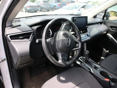 Used 2022 Toyota Corolla Cross LE AWD/4WD image 9