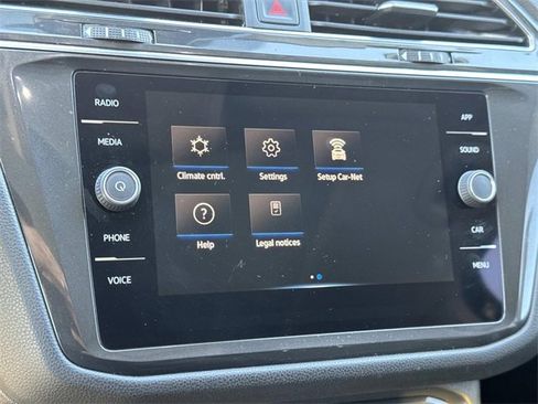 Used 2023 Volkswagen Tiguan SE image 11