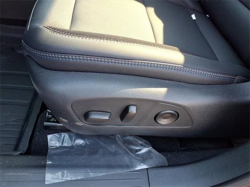 New 2026 Chevrolet Equinox EV LT image 7